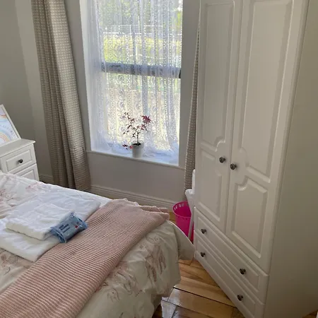 Pre - Post Flight Airport 20m Canal View Dublin