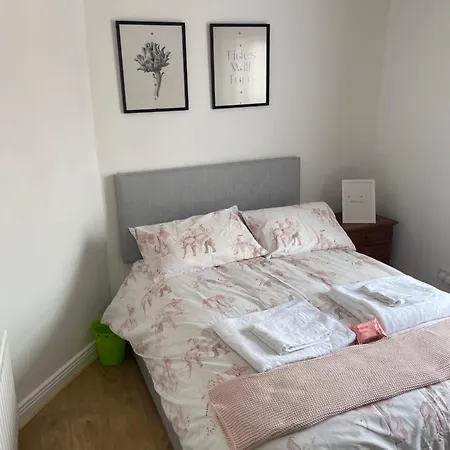 Pre - Post Flight Airport 20m Canal View Dublin
