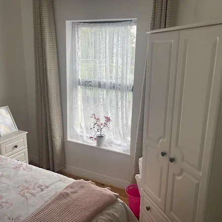 Pre - Post Flight Airport 20m Canal View Dublin
