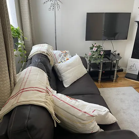 Pre - Post Flight Airport 20m Canal View Dublin